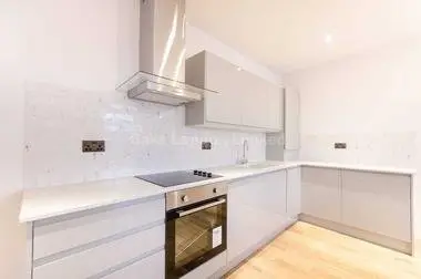 Spacious one bedroom flat at Huron Road, Tooting Bec, 8RE