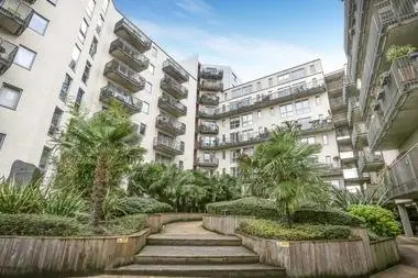 Stunning 3 Bedroom Apartment at Riverside Apartments, Wick Lane, Bow, E3, 2JJ