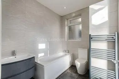 Bright airy living area at Huron Road, Tooting Bec, 8RE